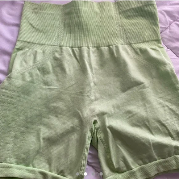 Apex Seamless Shorts in Green/Light Green 💚 - Picture 3 of 4